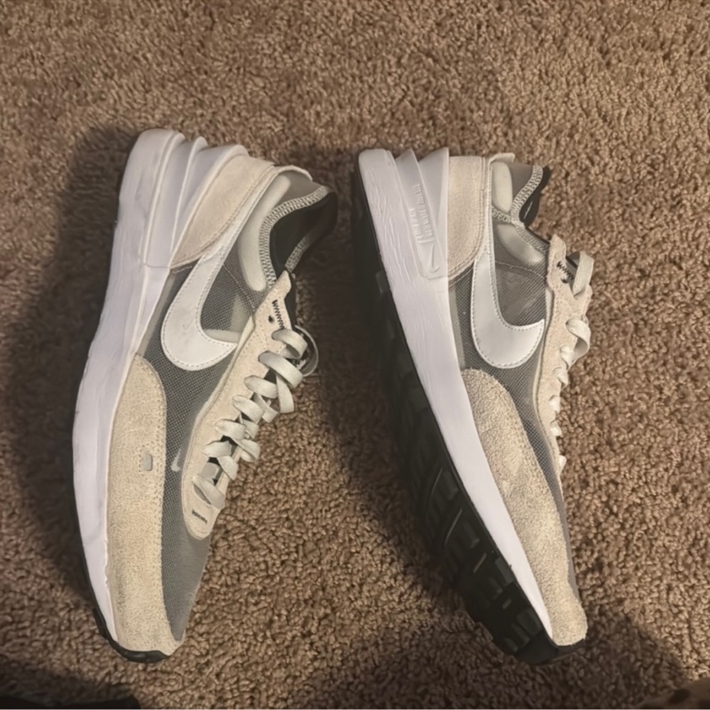Nike Black and White Nike waffle Sneakers